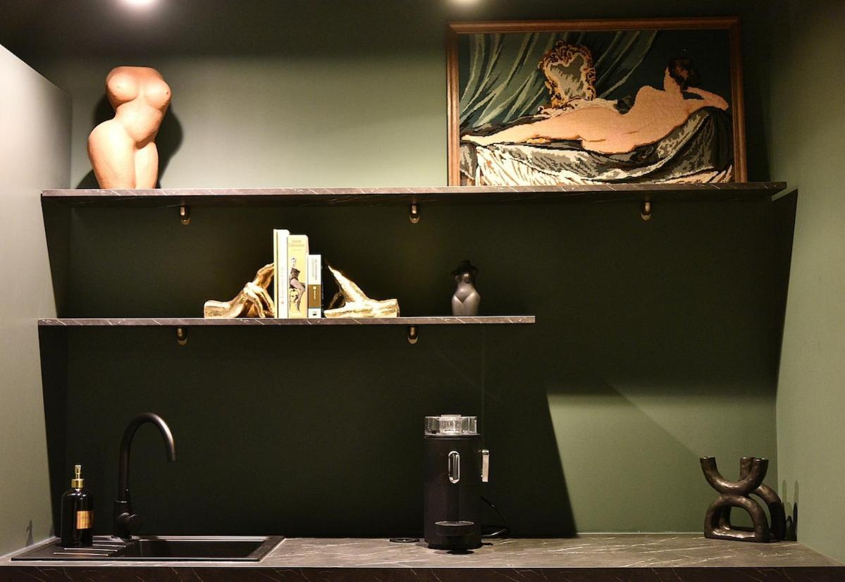 Volupte - L0ve R00m By Prim0 C0nciergerie